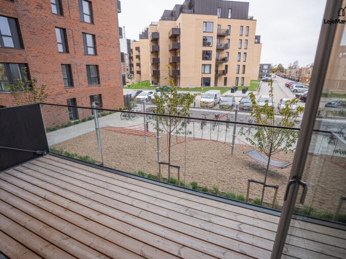 Nybygget lejlighed i Irmabyen med 2 private p-pladser | LejeMægleren