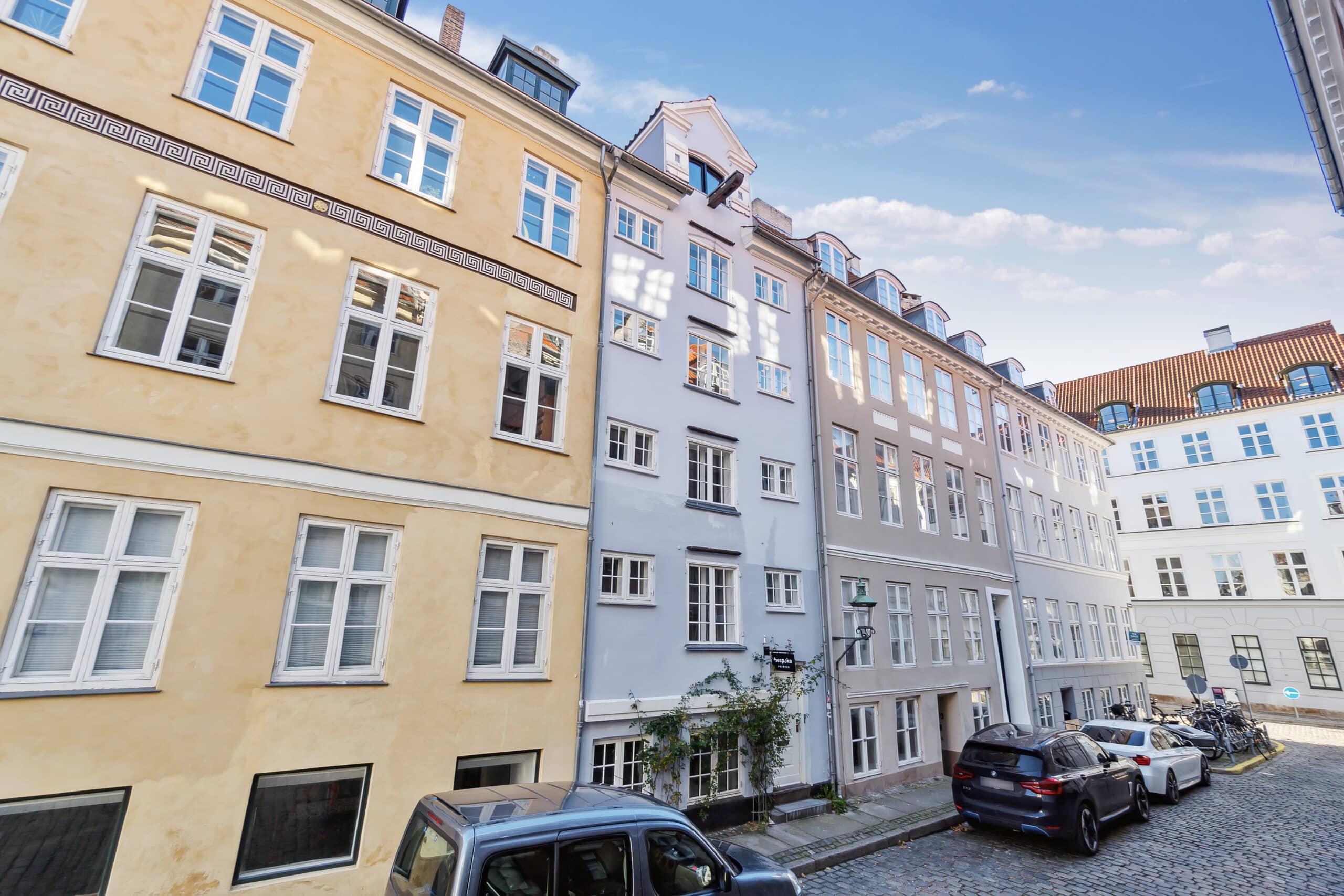 Stemningsfyldt byhus i København K – UDEN bopælspligt