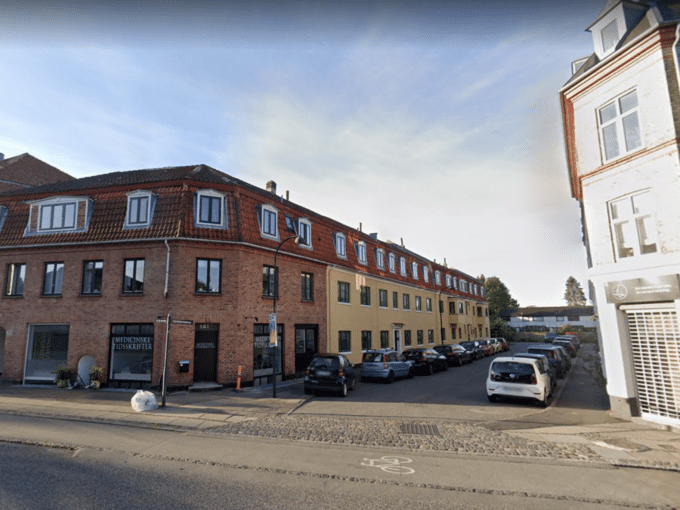 Flot istandsat og møbleret lejlighed i Charlottenlund | LejeMægleren