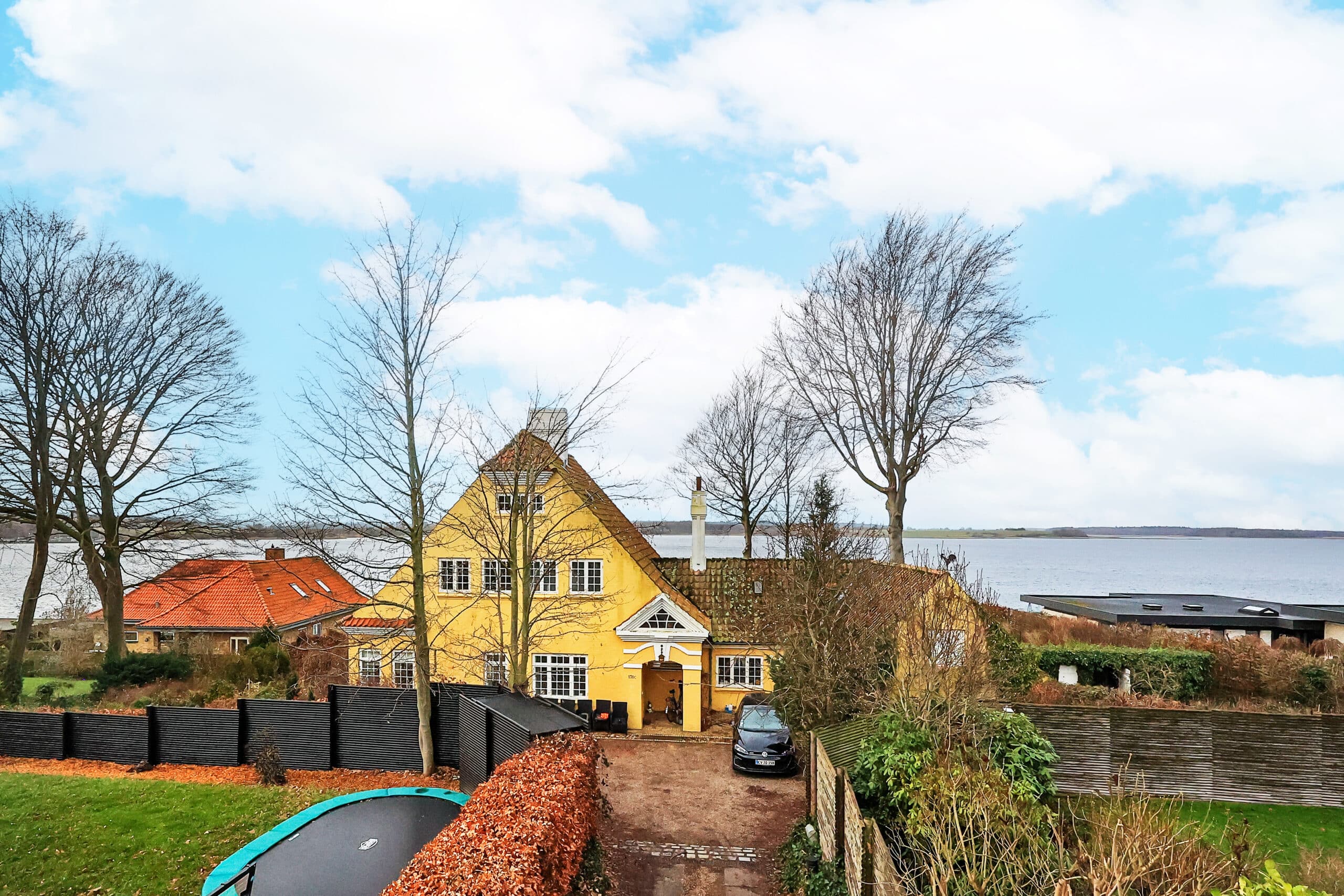 Smuk ejendom i første række til fjorden | Roskilde