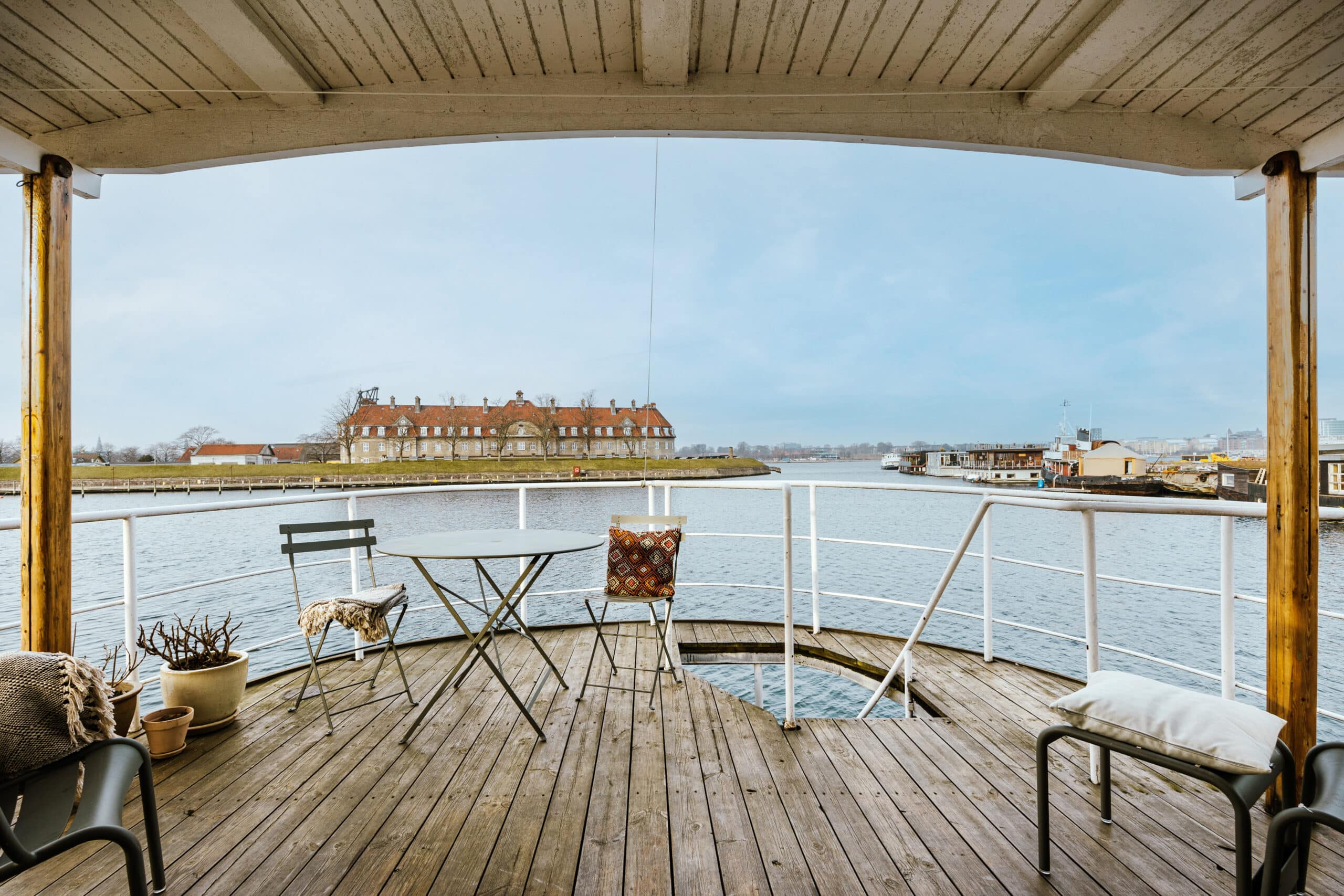 Super flot og smagfuldt møbleret husbåd | København K