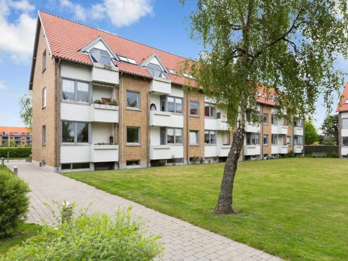 Lys lejlighed med altan | Kastrup | LejeMægleren