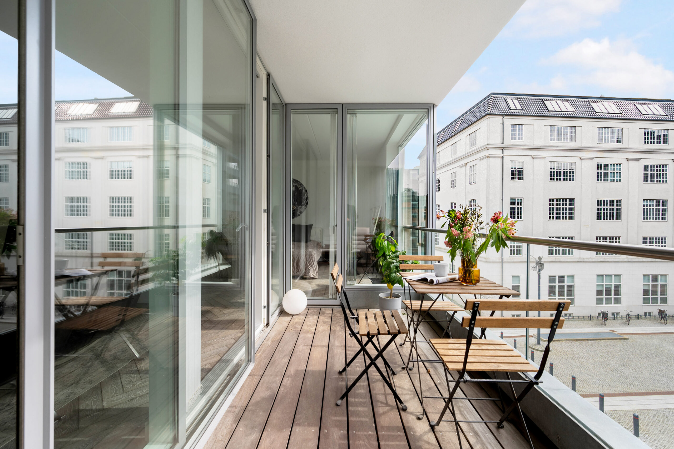 Lækker lejlighed med 2 altaner | København Ø
