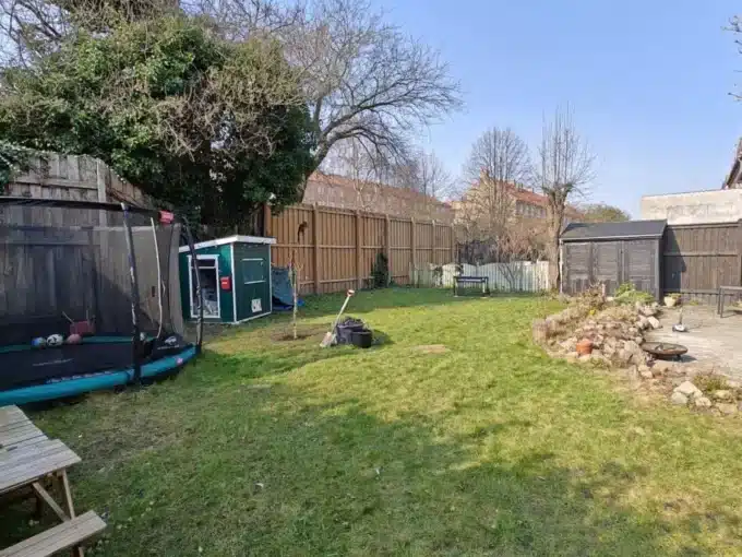 Flot møbleret villalejlighed med have | København S. | LejeMægleren