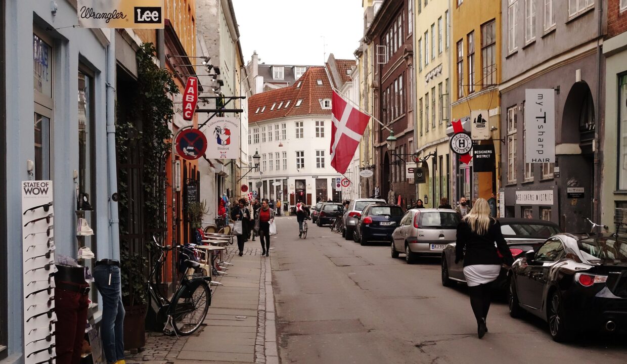 Larsbjørnsstræde_-_central_Copenhagen_-_panoramio