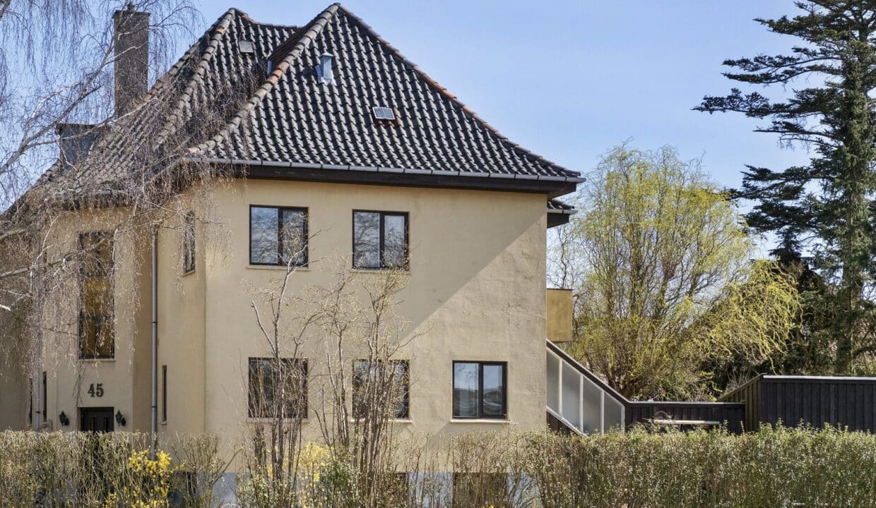 5983ba44120f3c6bffa3669476864144