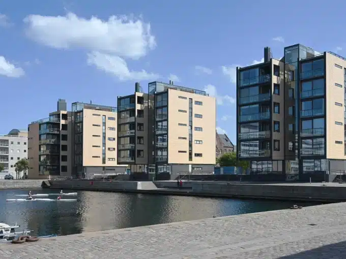 Umøbleret lejlighed direkte ud til vandet | København Ø | LejeMægleren