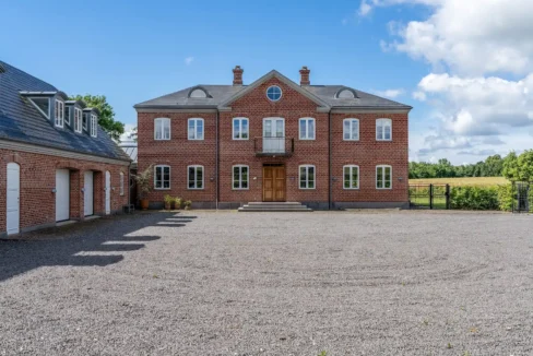 Unik og enestående stor villa tæt på Hillerød | Skævinge | LejeMægleren