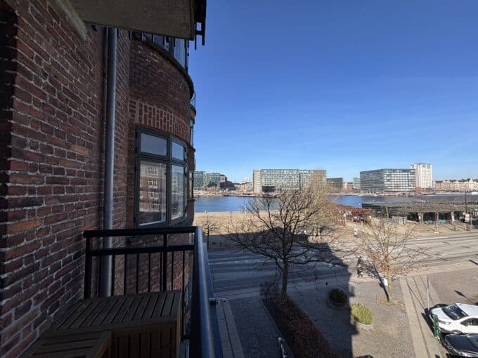 Møbleret lejlighed med skøn udsigt til Havnebadet på Islands Brygge | København S | LejeMægleren