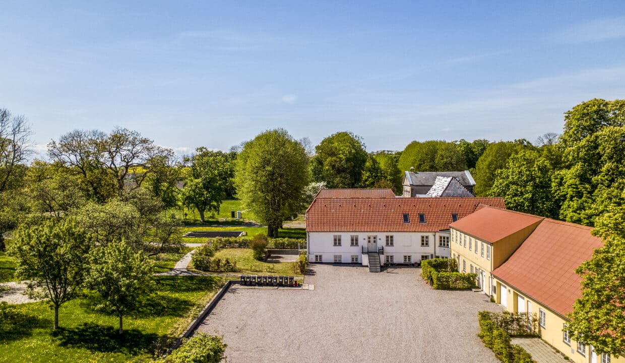 Yderst rummelig og charmerende villa | Slagelse