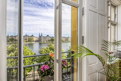 Møbleret drømmelejlighed med panoramaudsigt over søerne | København N | LejeMægleren