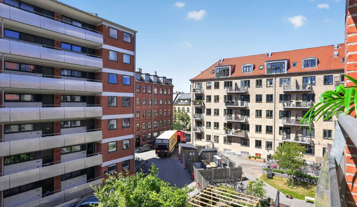 Møbleret lejlighed med elevator og privat stor altan | København N billede 2