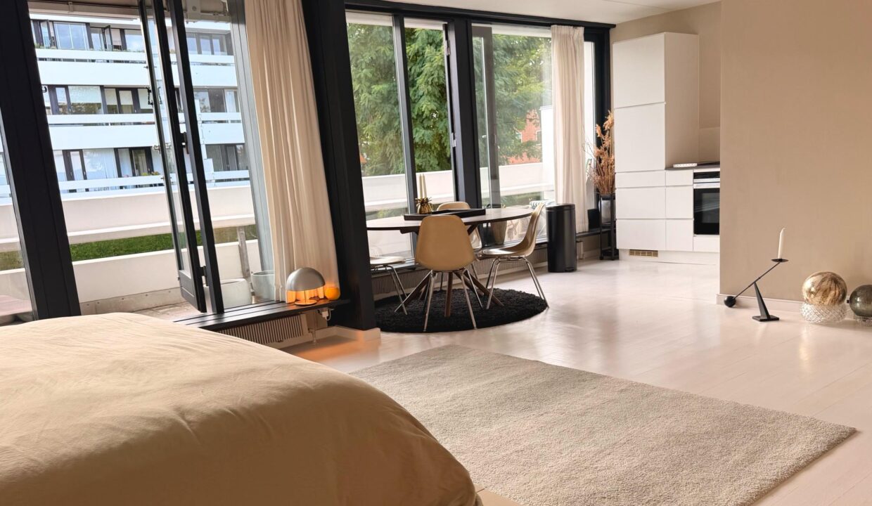 Fuldt møbleret lejlighed med perfekt beliggenhed | Charlottenlund billede 3