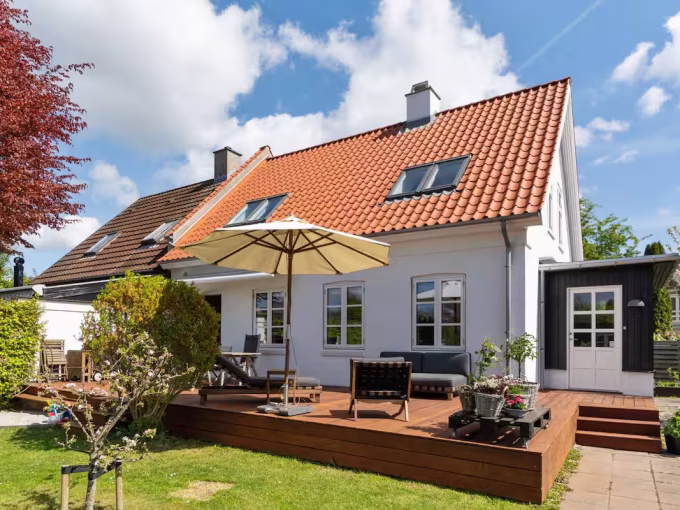 Flot møbleret villa med Dyrehaven som nabo og forbrug inklusiv i lejen | Kongens Lyngby | LejeMægleren